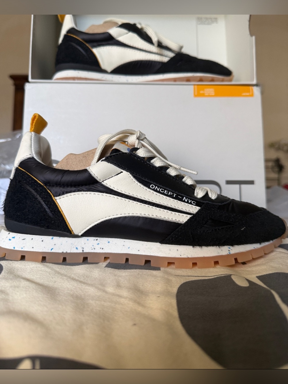 ONCEPT Women’s Toronto Suede and leather sneakers Black & White Retro trainer